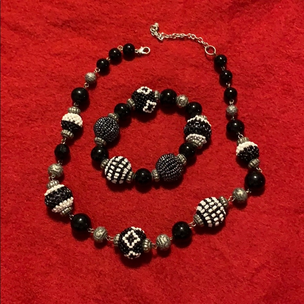 Black and white handmade necklace set